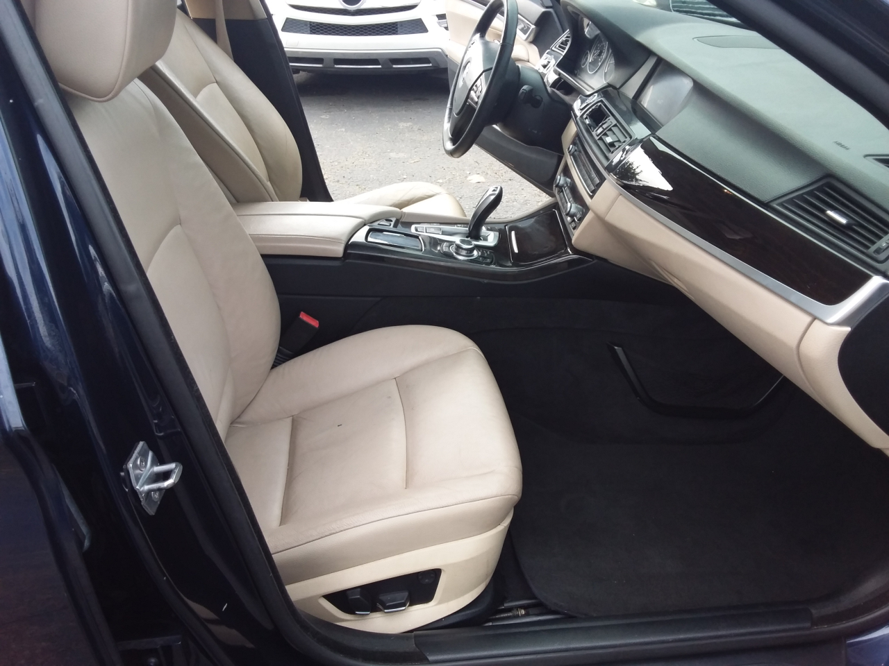 BMW 5-Series 528i xDrive 2013