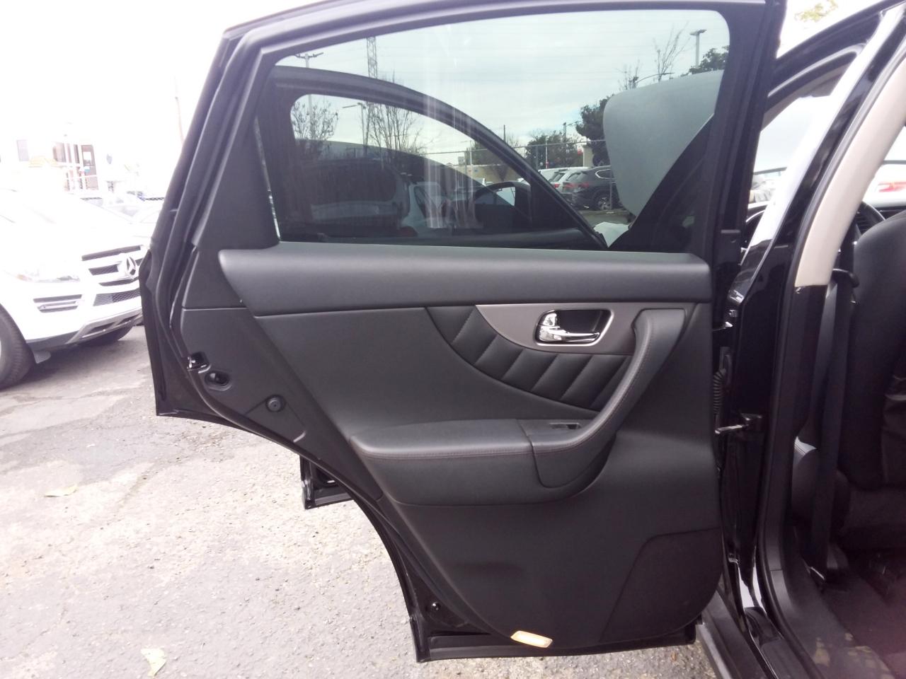 Infiniti QX70 Base AWD 2016