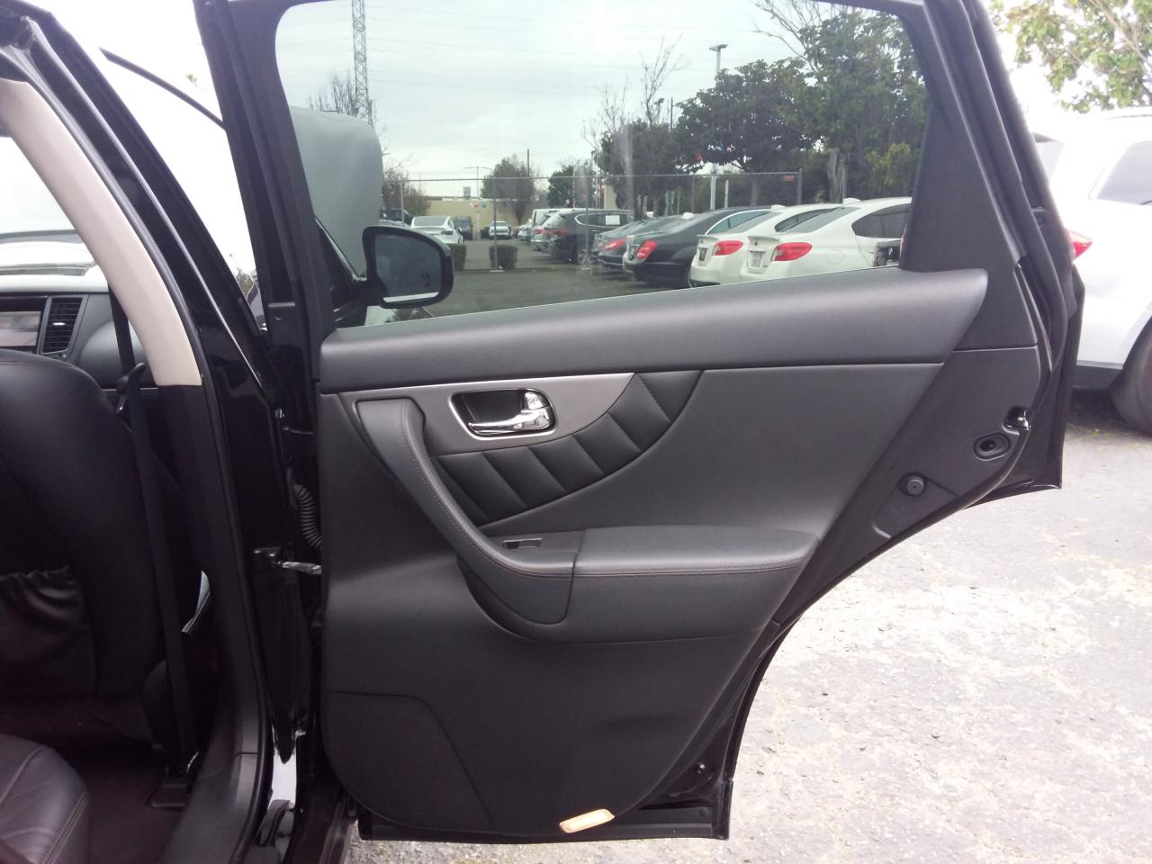 Infiniti QX70 Base AWD 2016