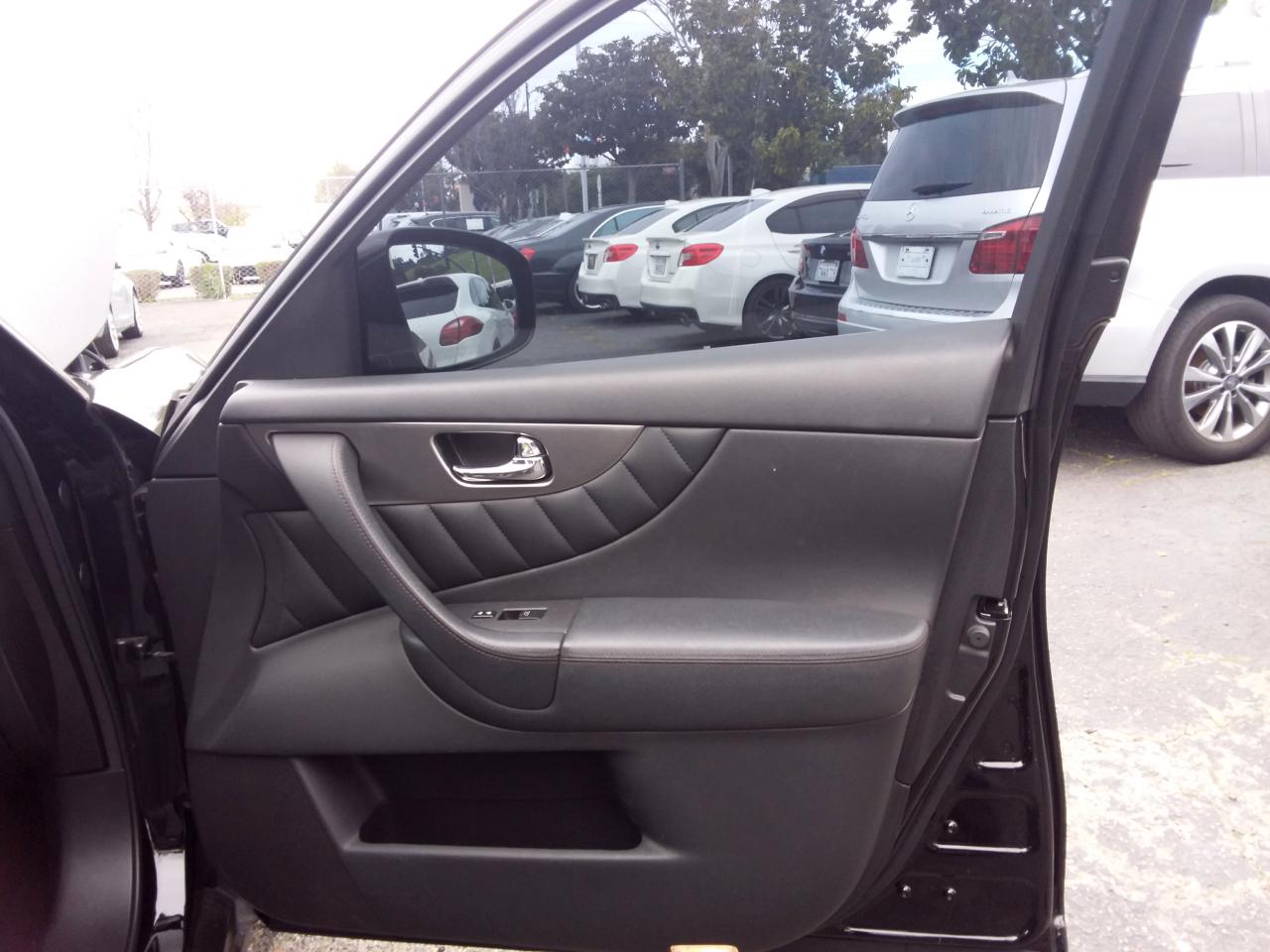 Infiniti QX70 Base AWD 2016