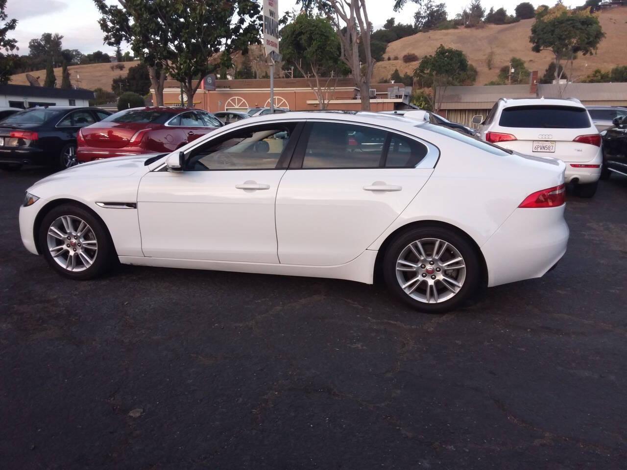 Jaguar XE 25t Premium 2017