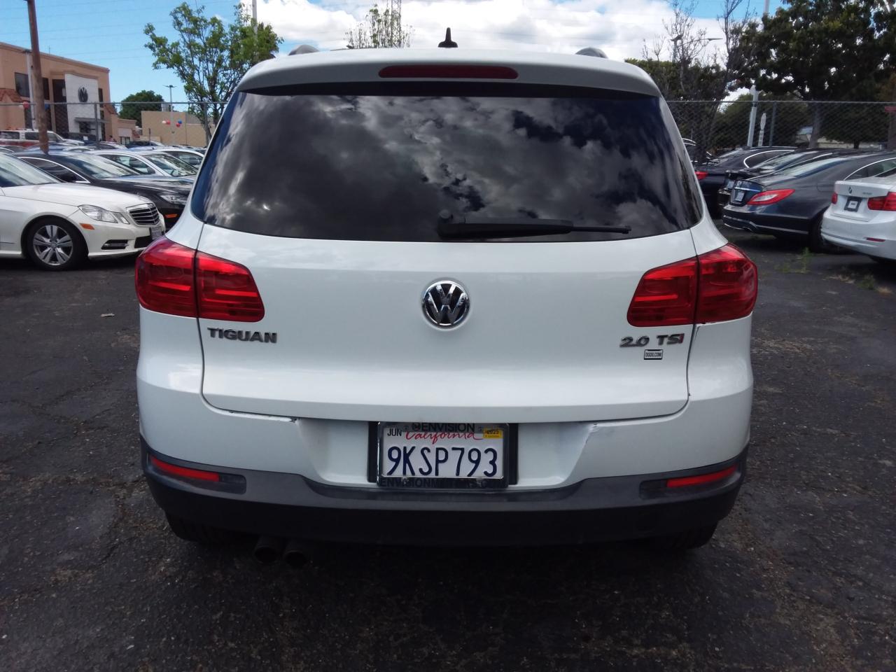 Volkswagen Tiguan S 2015