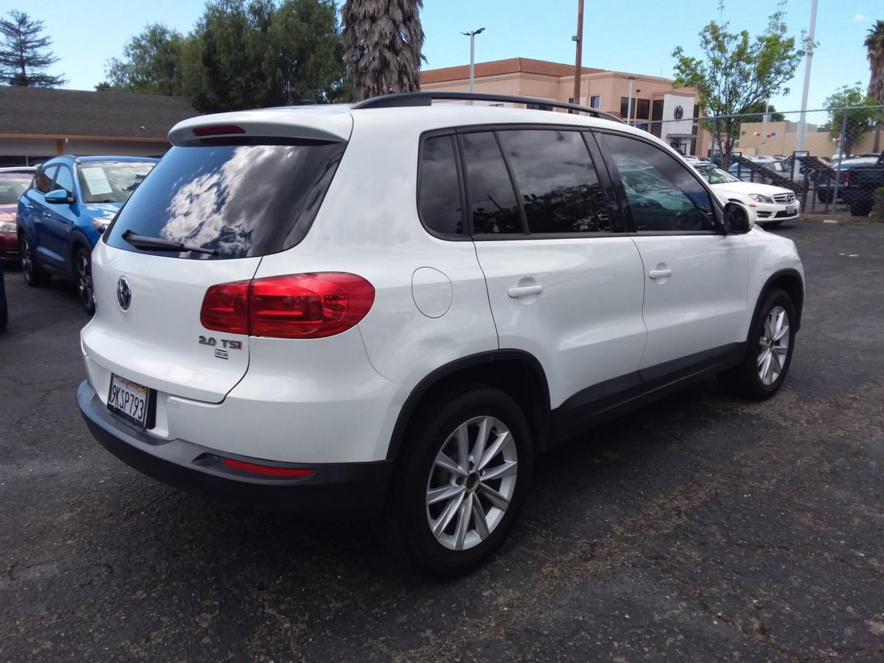 Volkswagen Tiguan S 2015