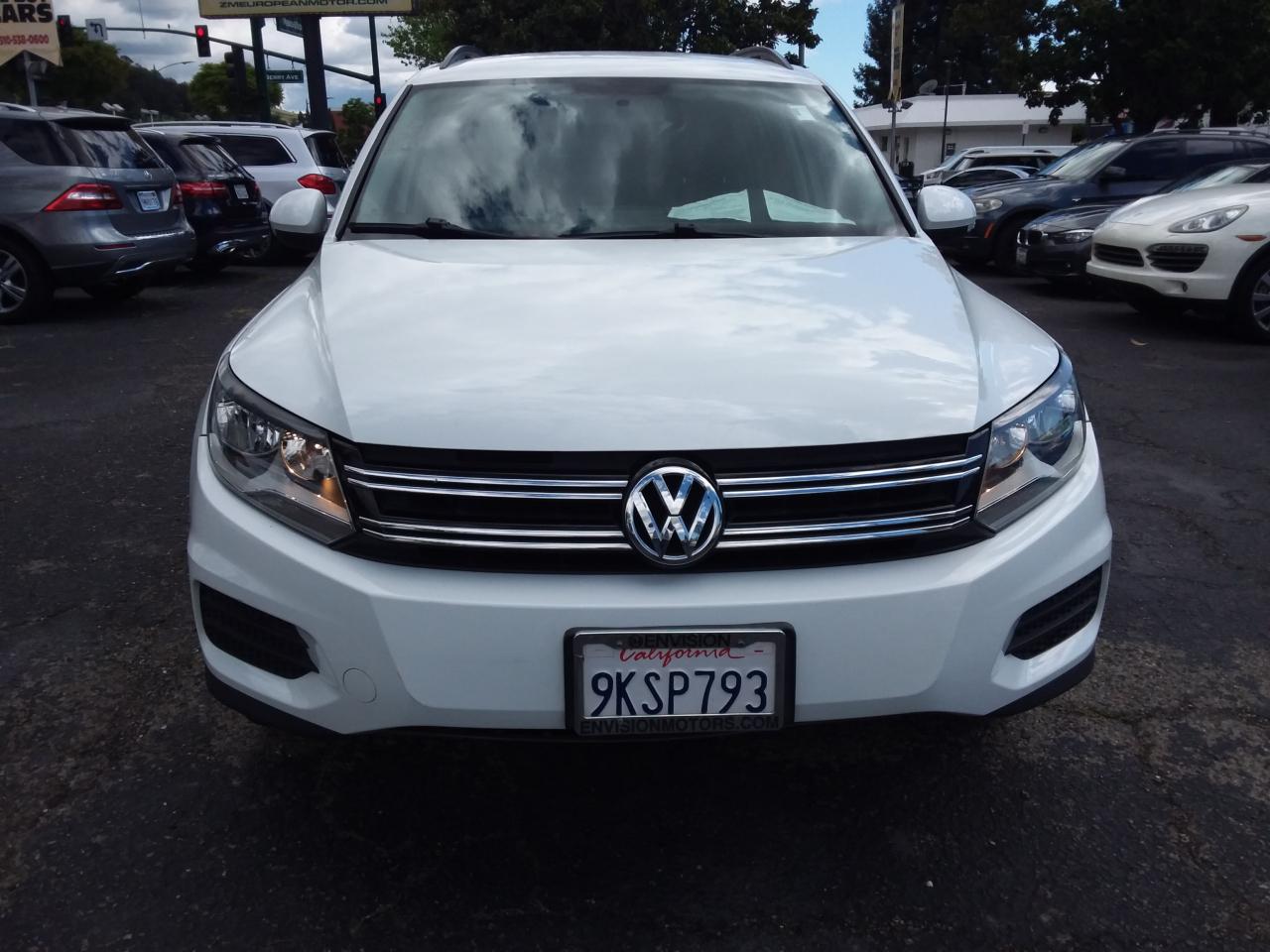 Volkswagen Tiguan S 2015