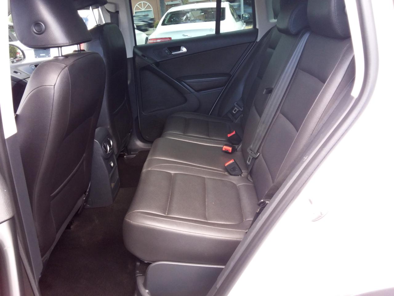 Volkswagen Tiguan S 2015