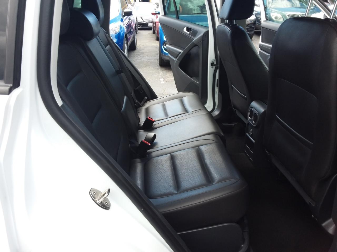 Volkswagen Tiguan S 2015