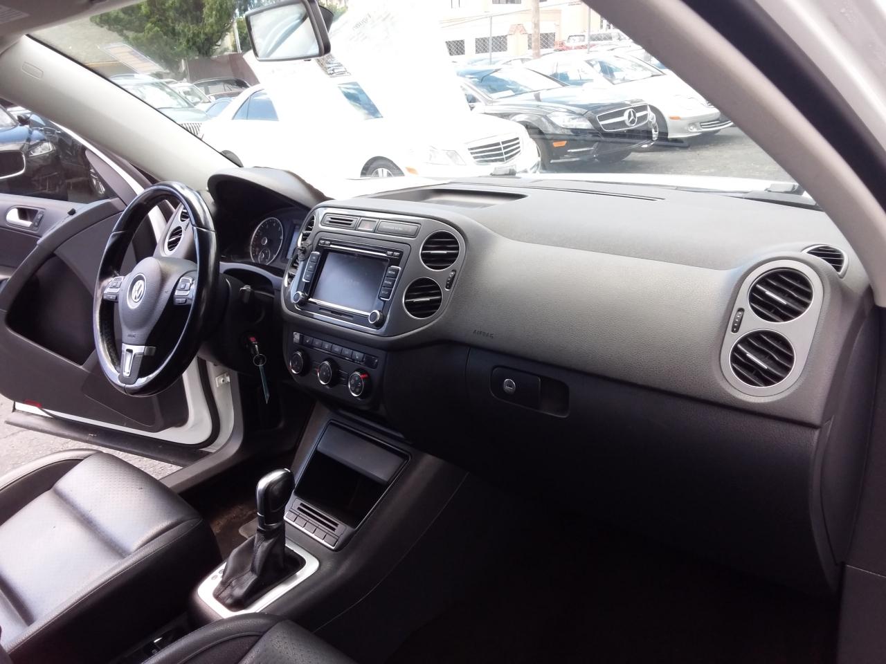 Volkswagen Tiguan S 2015