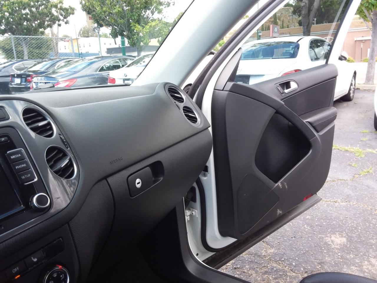 Volkswagen Tiguan S 2015