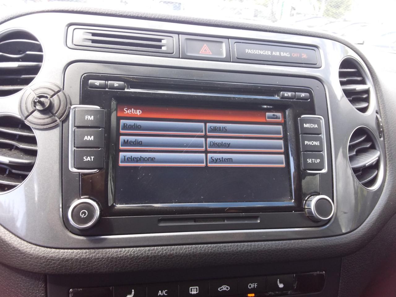 Volkswagen Tiguan S 2015