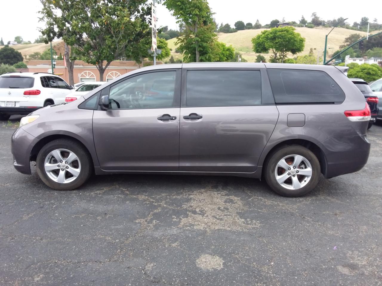 Toyota Sienna Base 2011