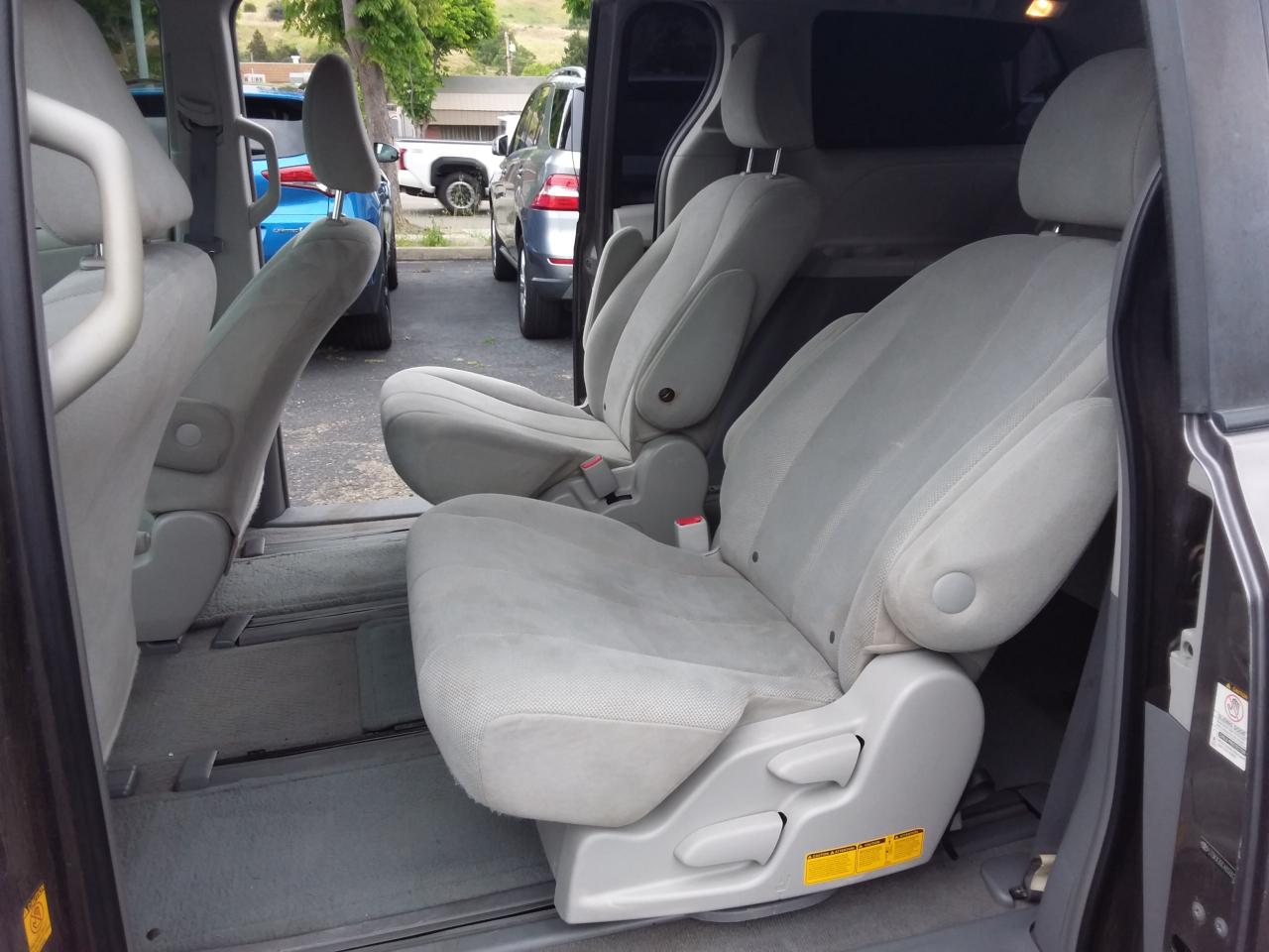 Toyota Sienna Base 2011