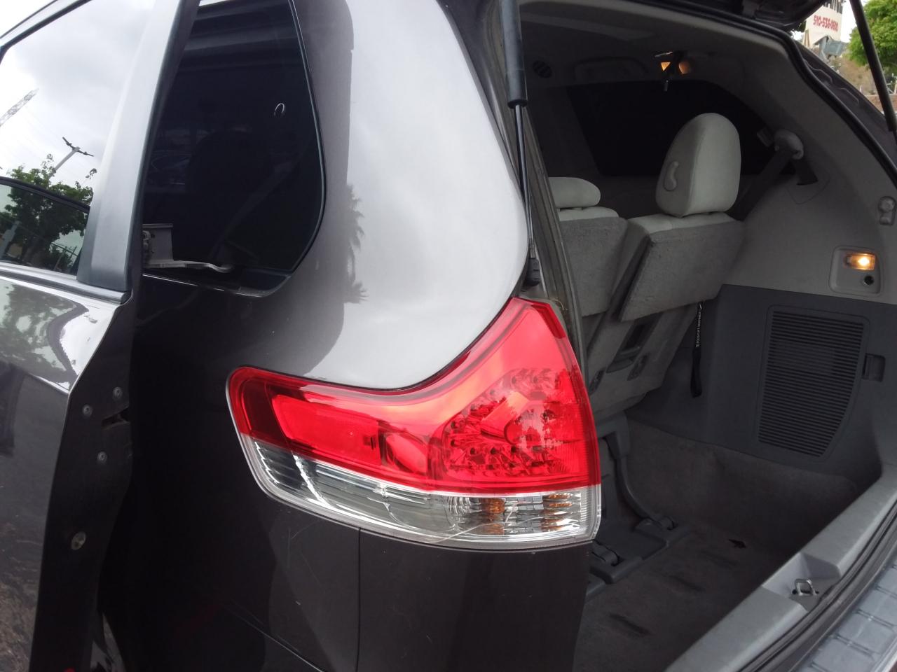 Toyota Sienna Base 2011