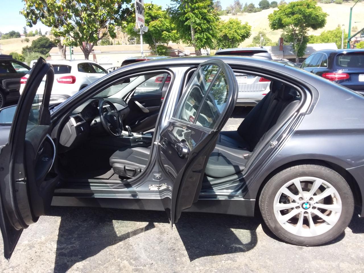 BMW 3-Series 320i Sedan 2016