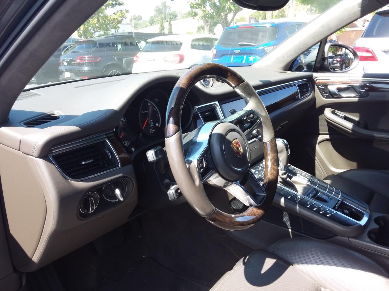 Porsche Macan Turbo 2015