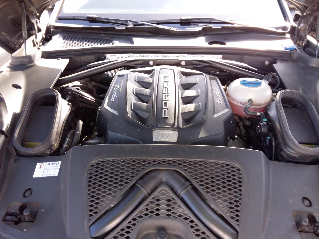 Porsche Macan Turbo 2015
