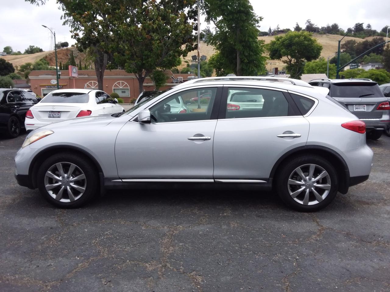 Infiniti QX50 Base RWD 2017