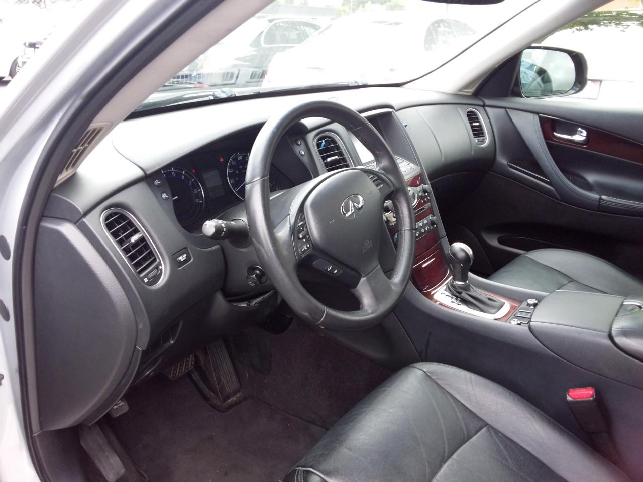 Infiniti QX50 Base RWD 2017