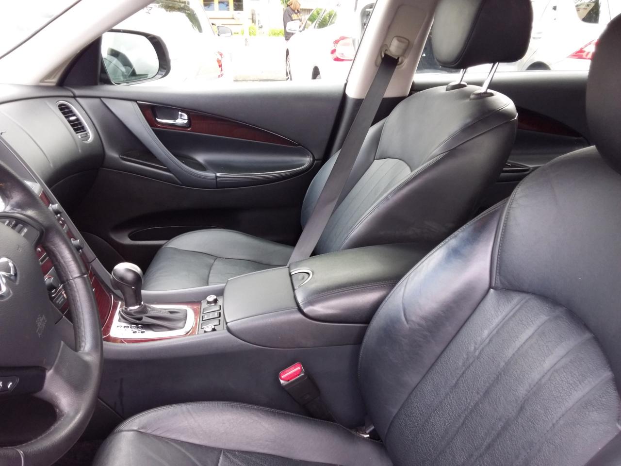 Infiniti QX50 Base RWD 2017