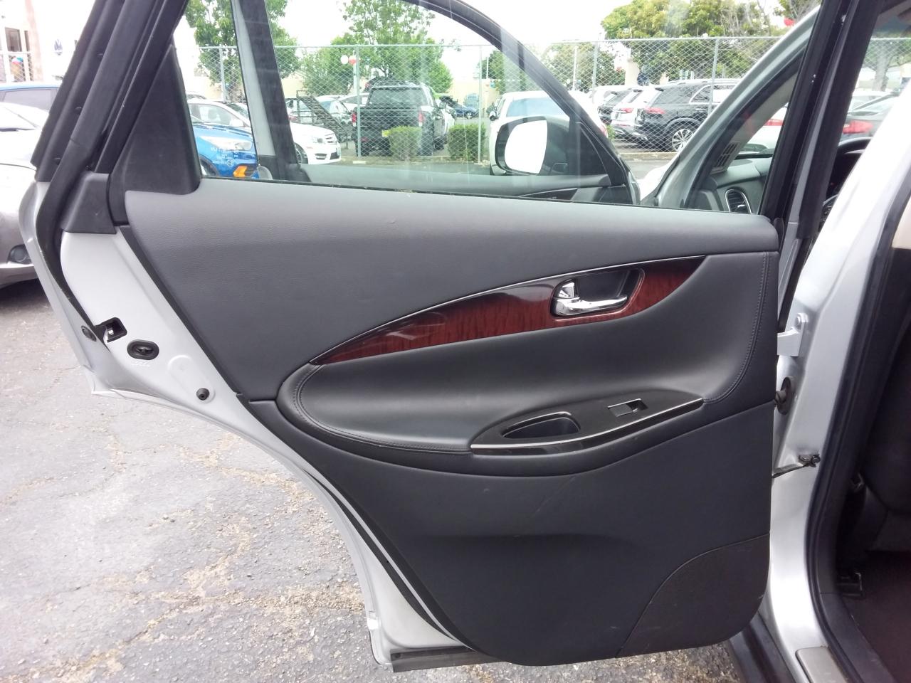 Infiniti QX50 Base RWD 2017