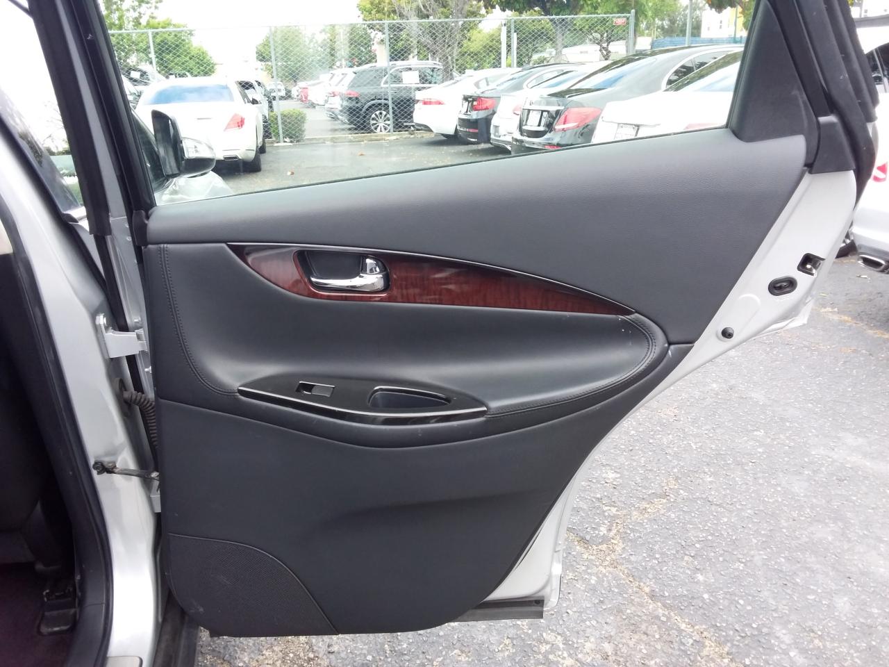 Infiniti QX50 Base RWD 2017