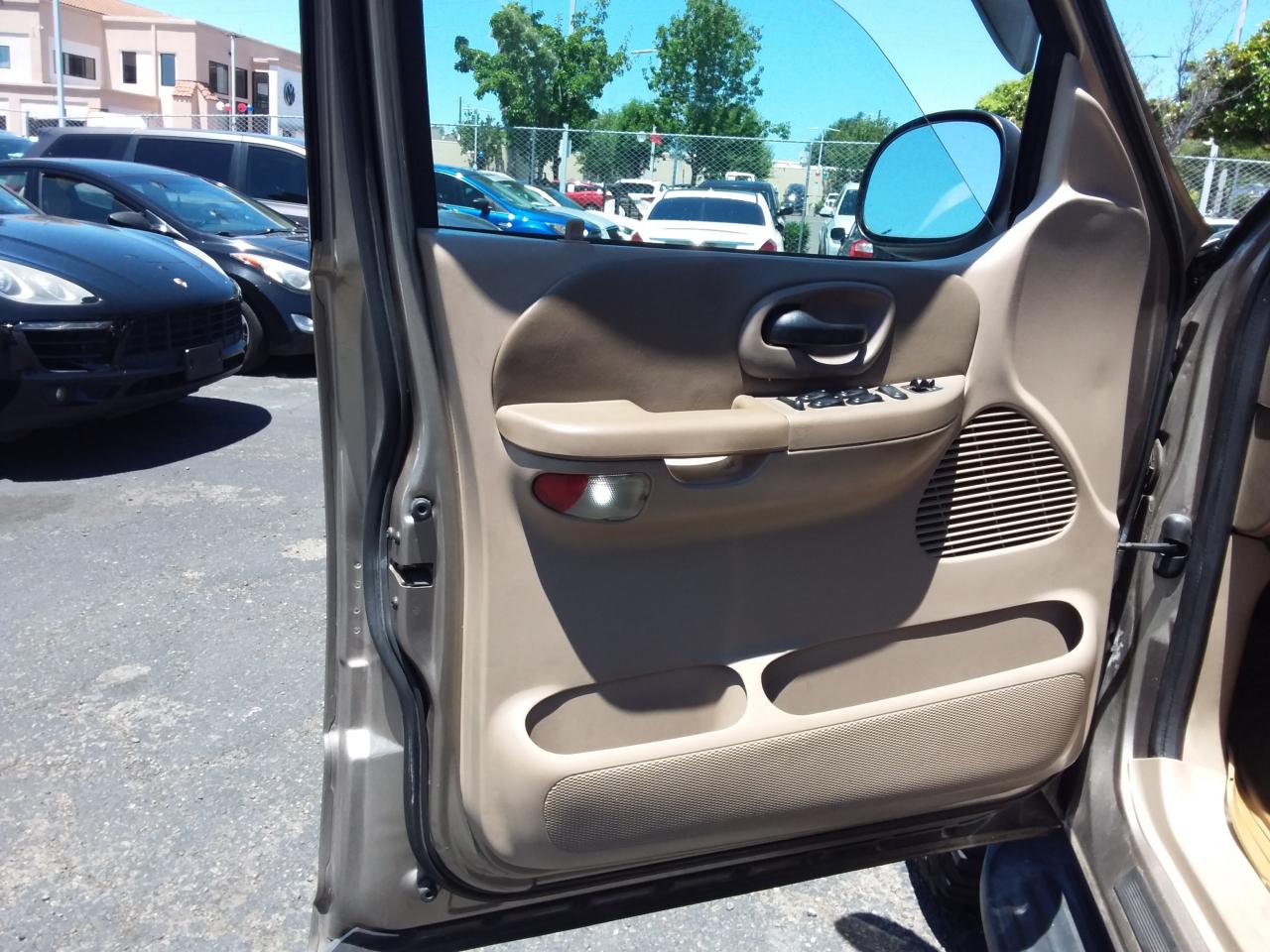 Ford F-150 King Ranch SuperCrew Short Bed 4WD 2002