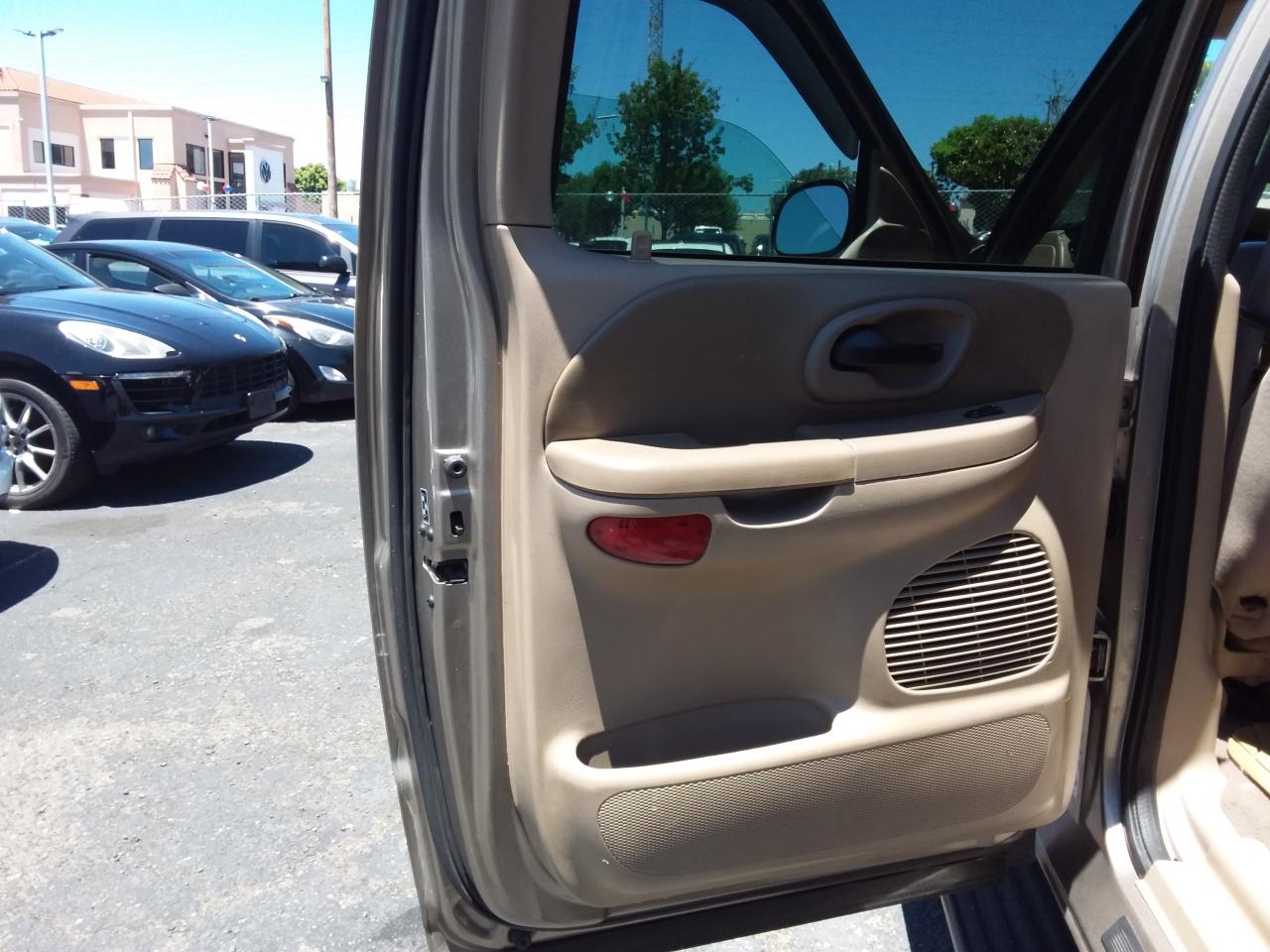 Ford F-150 King Ranch SuperCrew Short Bed 4WD 2002