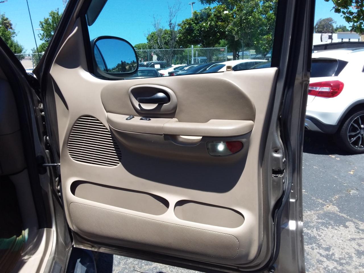 Ford F-150 King Ranch SuperCrew Short Bed 4WD 2002