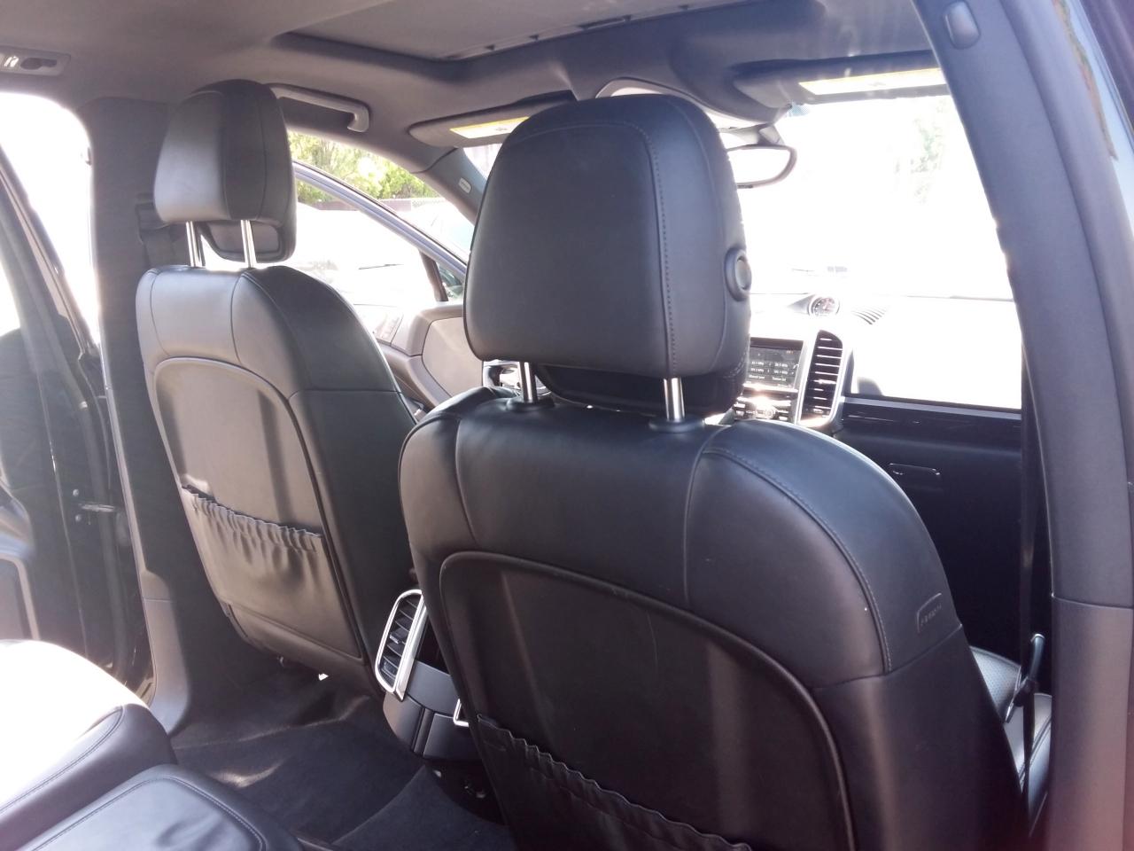 Porsche Cayenne Base 2014