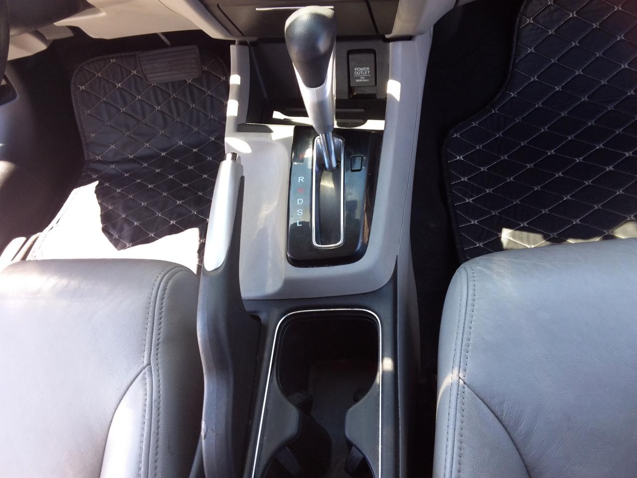 Honda Civic Hybrid CVT 2015