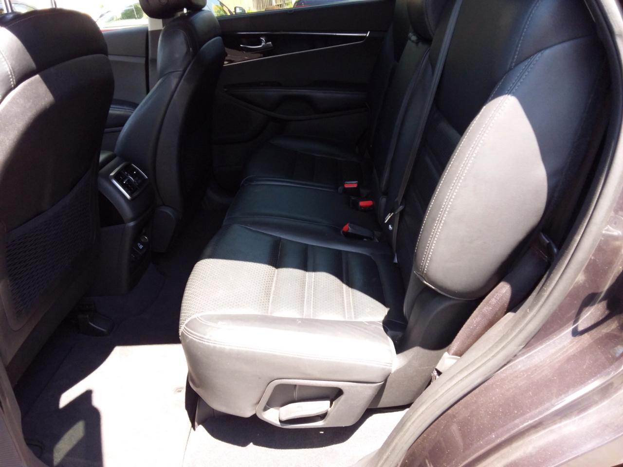 Kia Sorento EX V6 2WD 2016