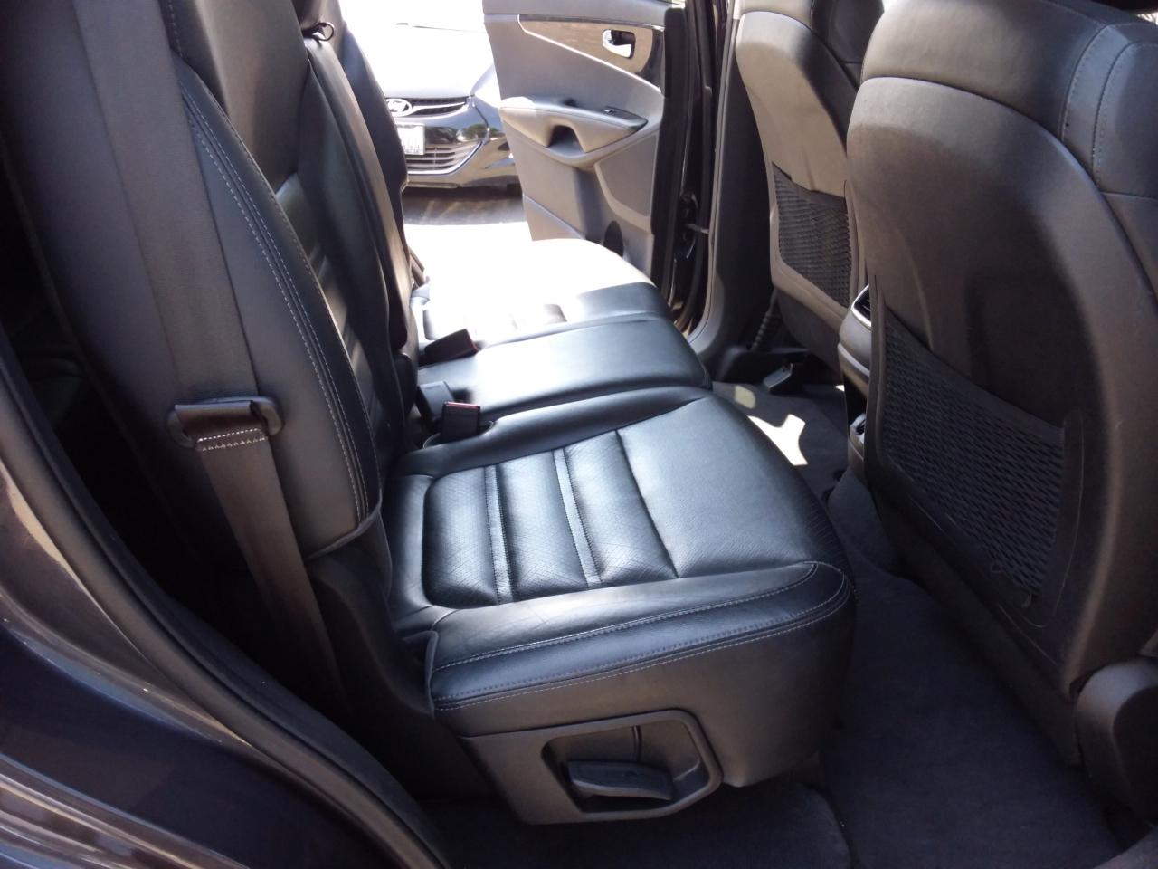 Kia Sorento EX V6 2WD 2016