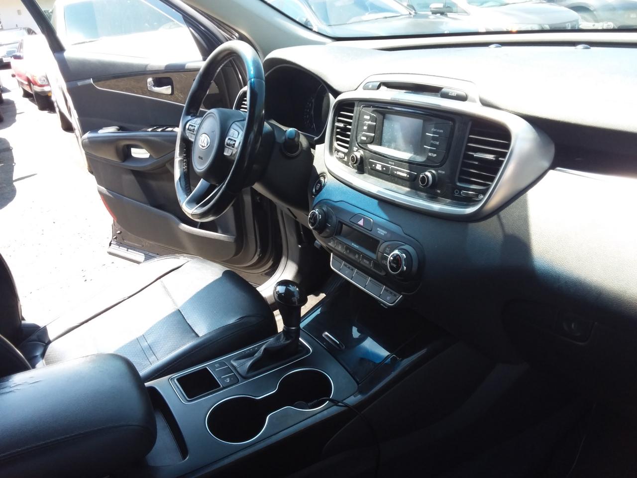 Kia Sorento EX V6 2WD 2016