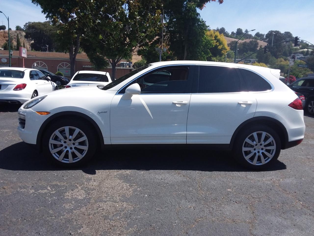 Porsche Cayenne Hybrid S 2011
