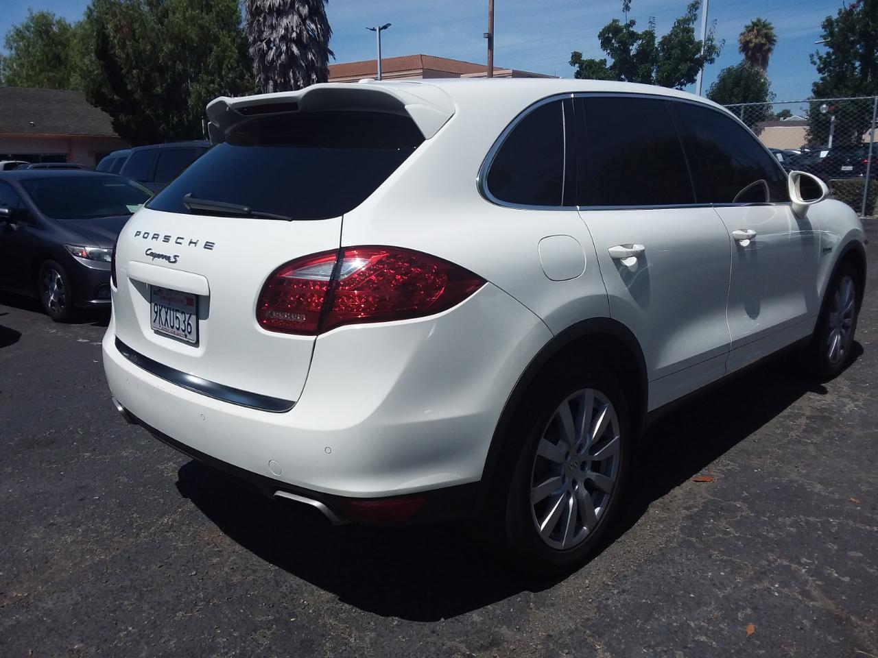 Porsche Cayenne Hybrid S 2011