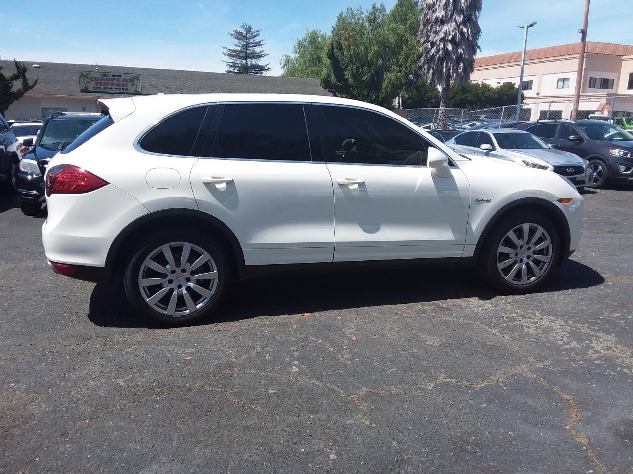Porsche Cayenne Hybrid S 2011