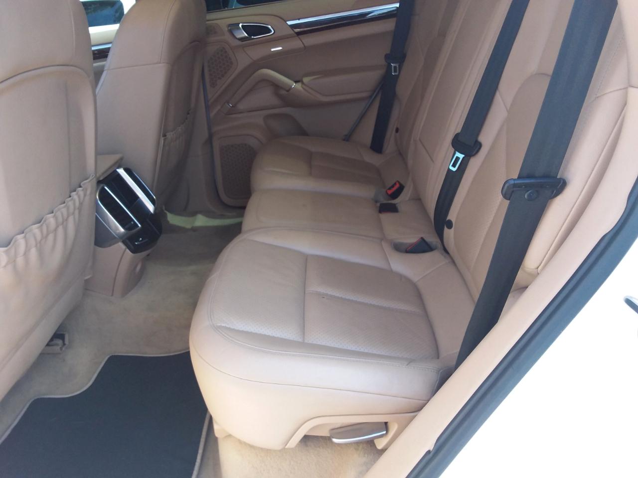 Porsche Cayenne Hybrid S 2011
