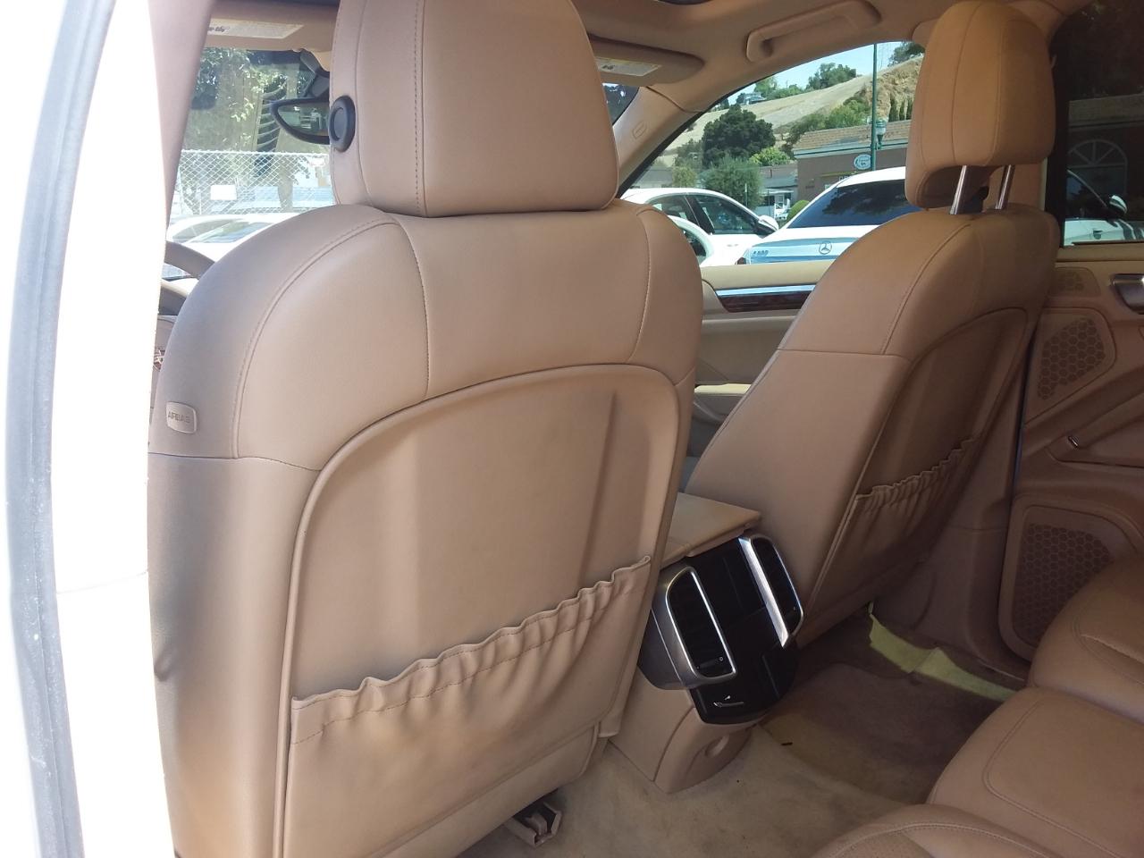 Porsche Cayenne Hybrid S 2011