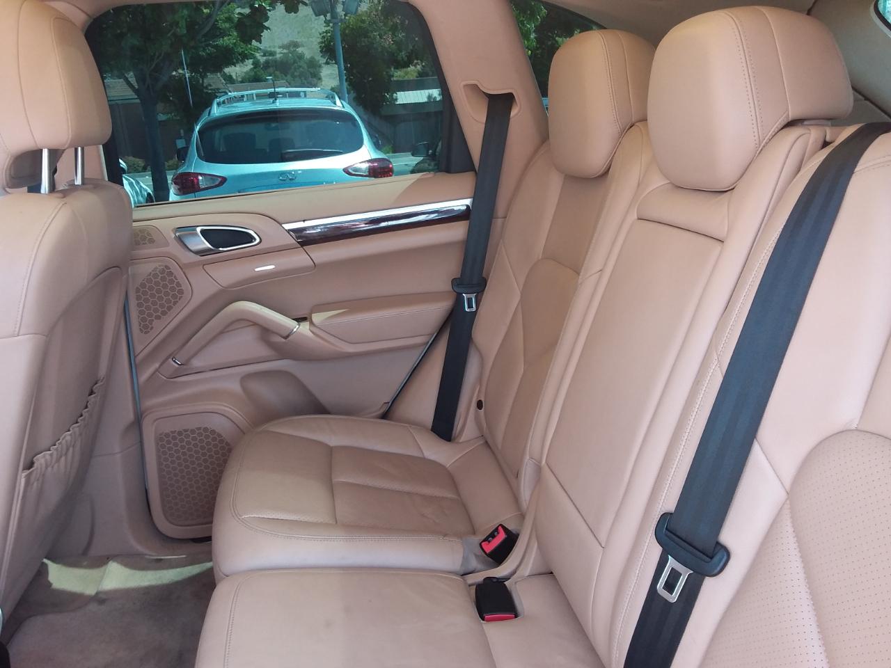 Porsche Cayenne Hybrid S 2011