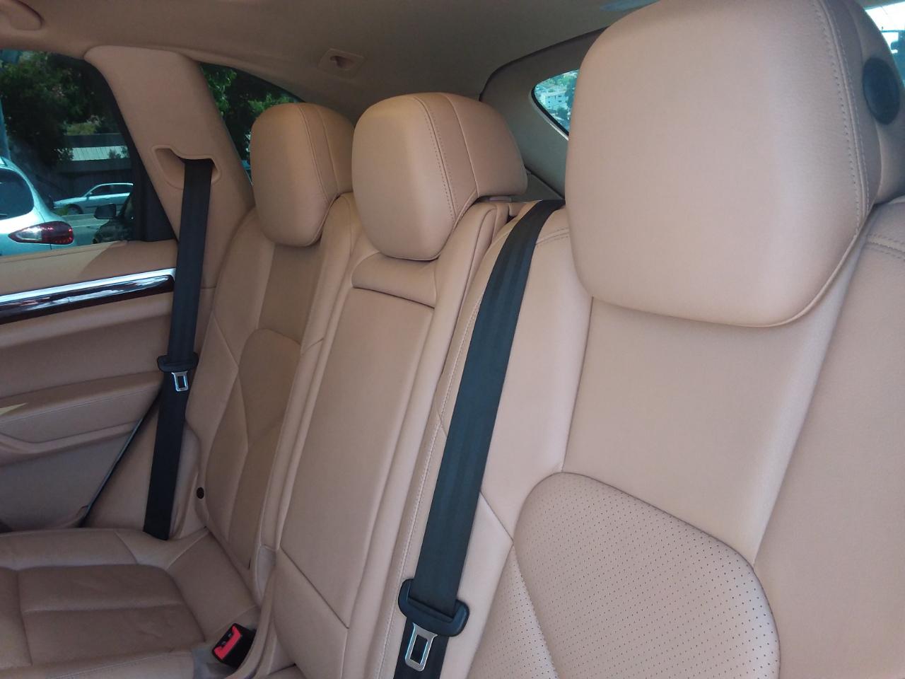 Porsche Cayenne Hybrid S 2011