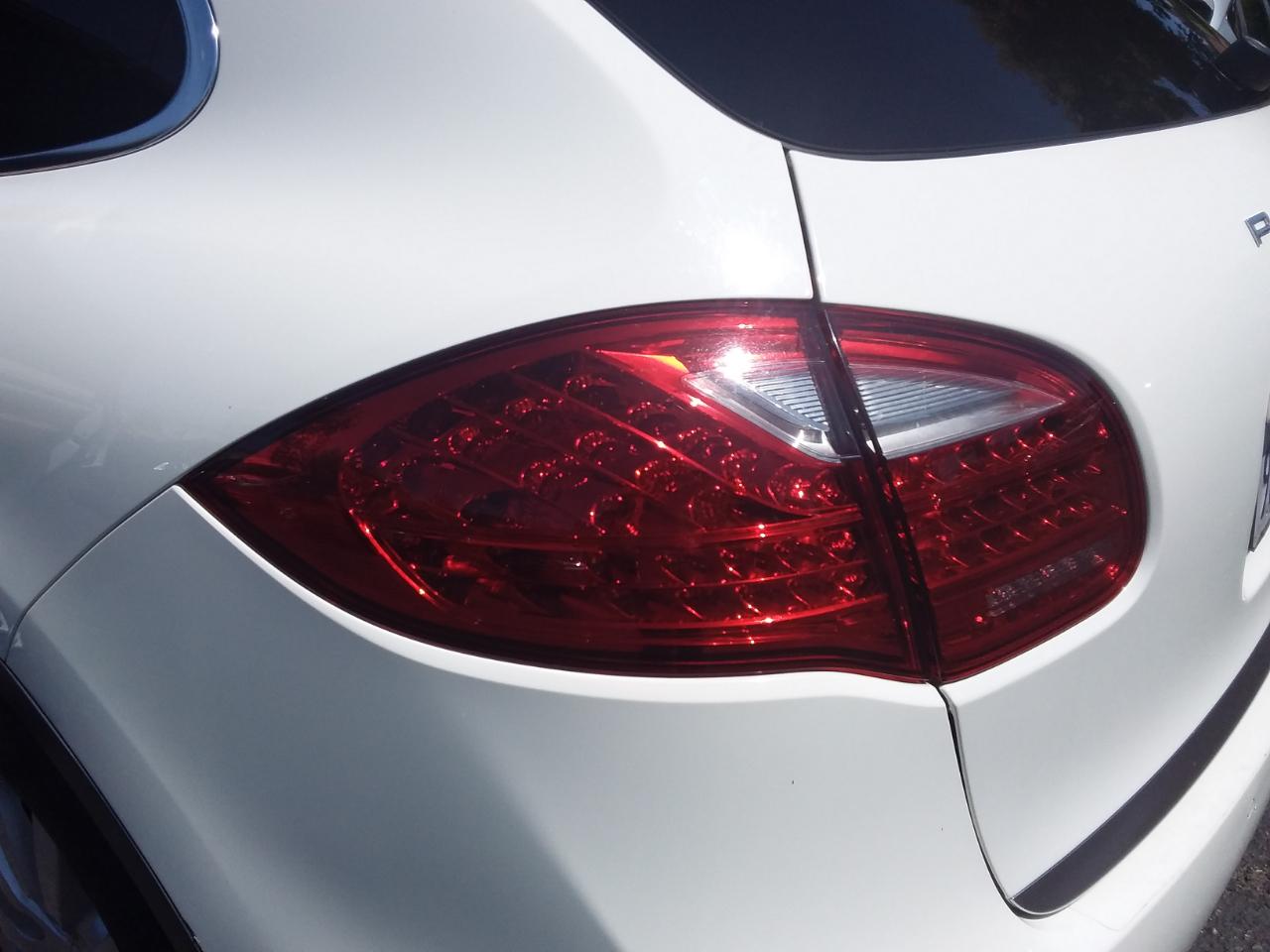 Porsche Cayenne Hybrid S 2011
