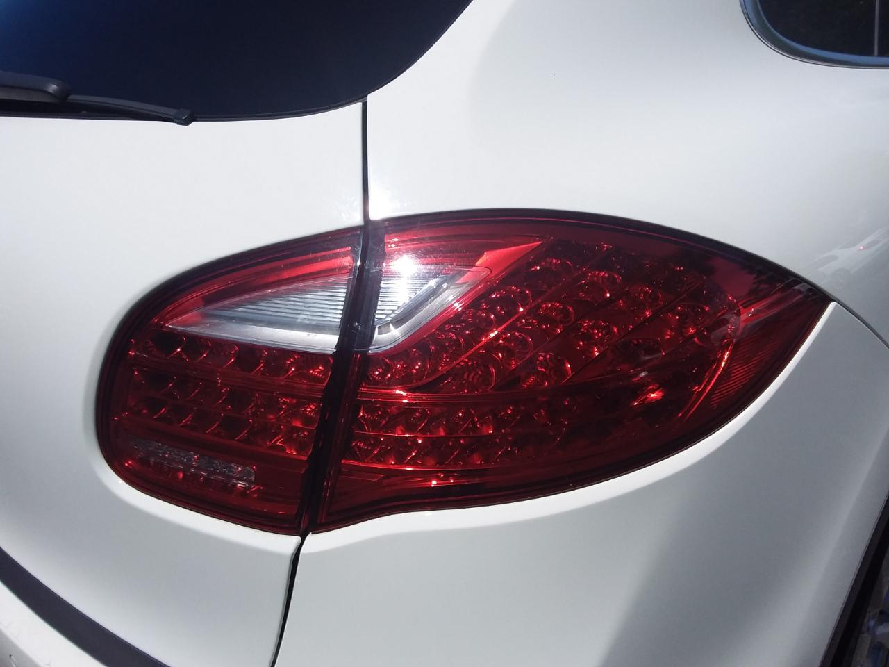 Porsche Cayenne Hybrid S 2011