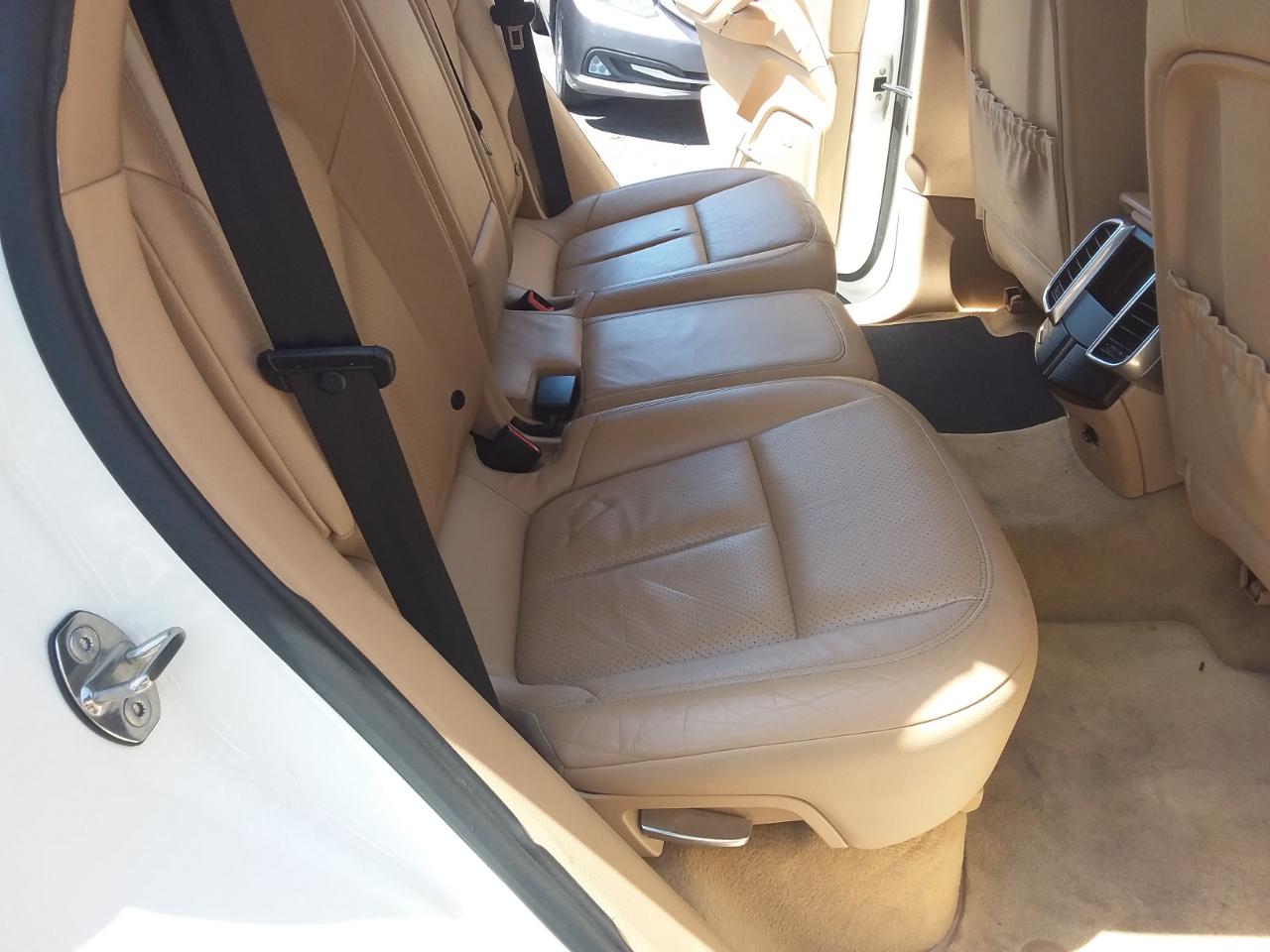Porsche Cayenne Hybrid S 2011