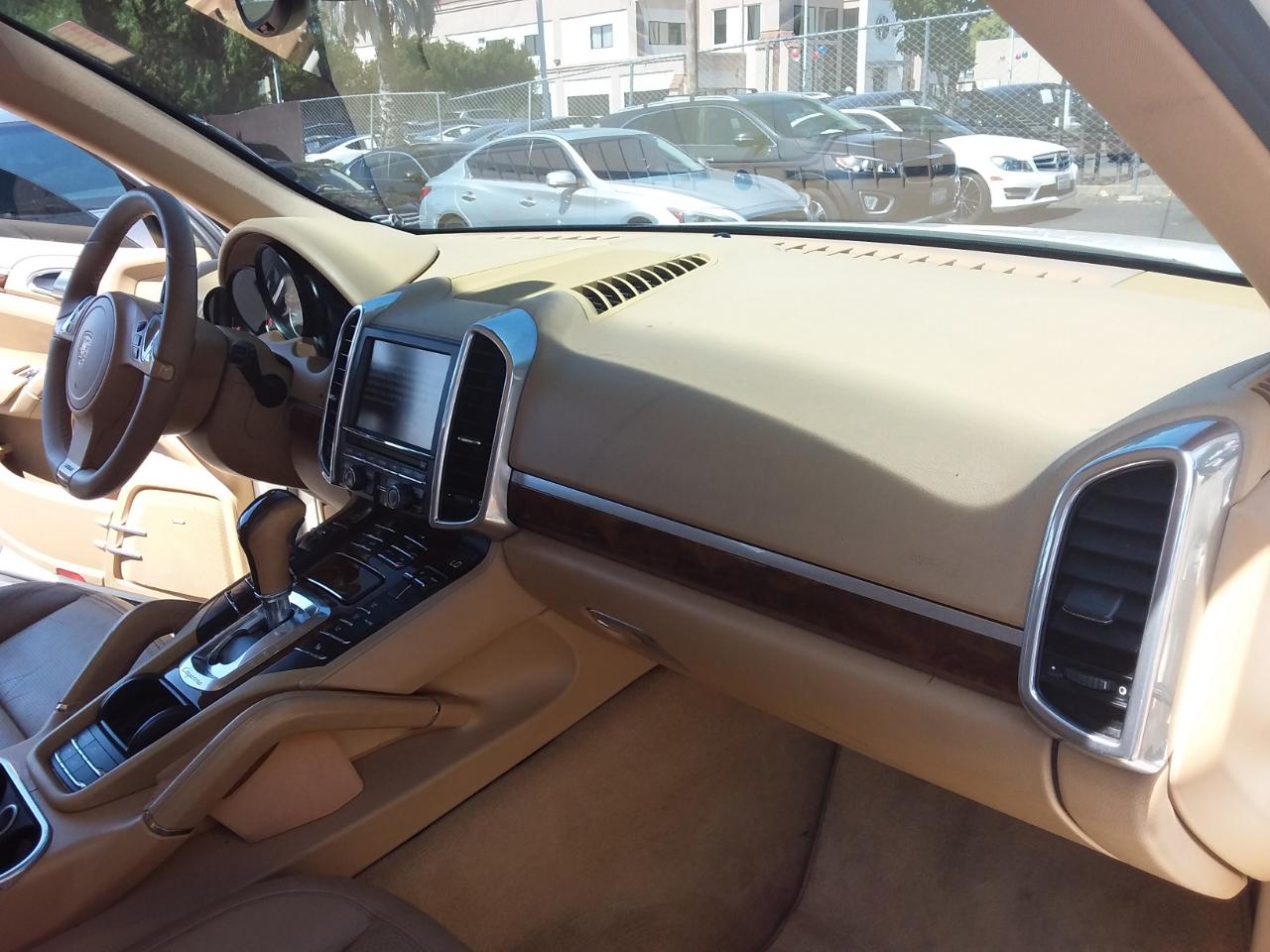 Porsche Cayenne Hybrid S 2011