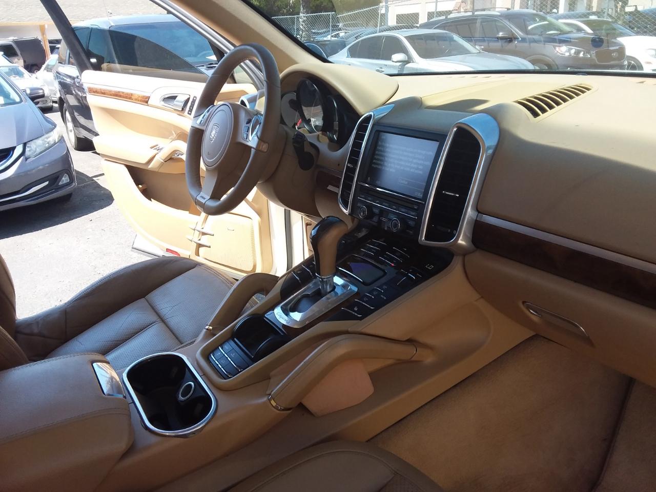 Porsche Cayenne Hybrid S 2011