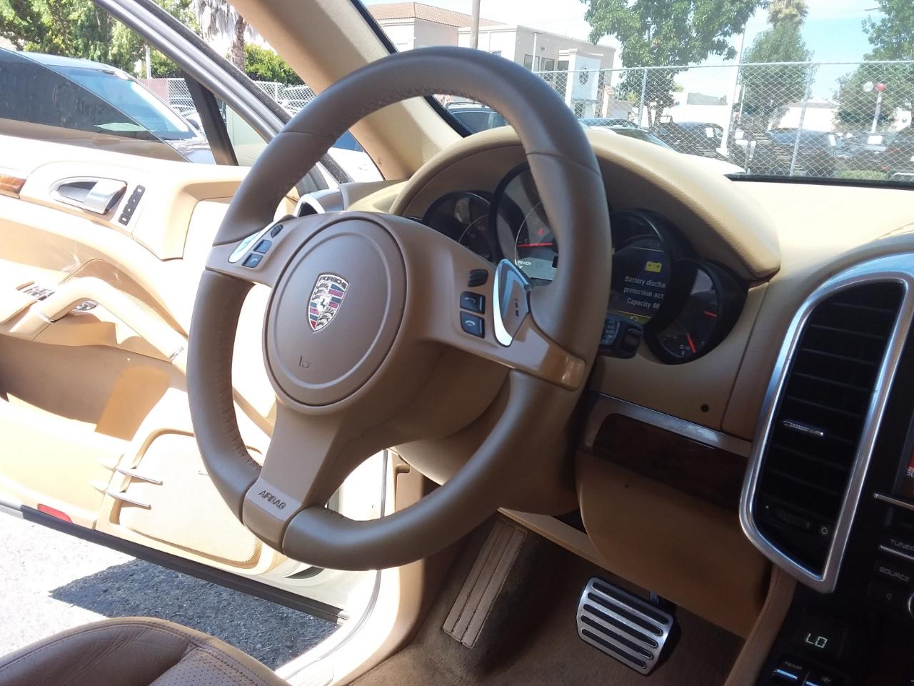 Porsche Cayenne Hybrid S 2011