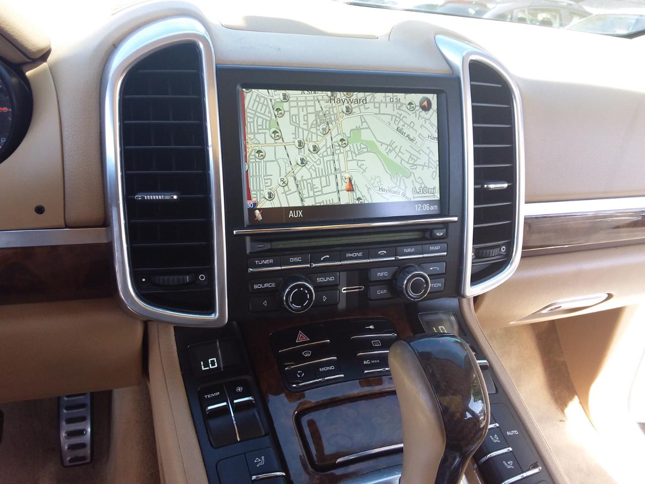 Porsche Cayenne Hybrid S 2011