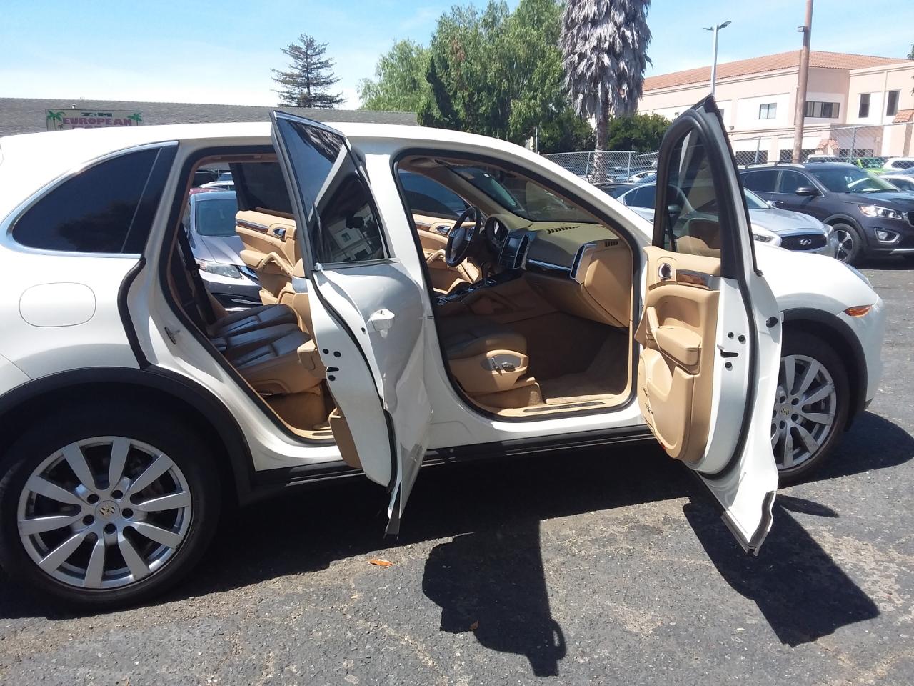 Porsche Cayenne Hybrid S 2011