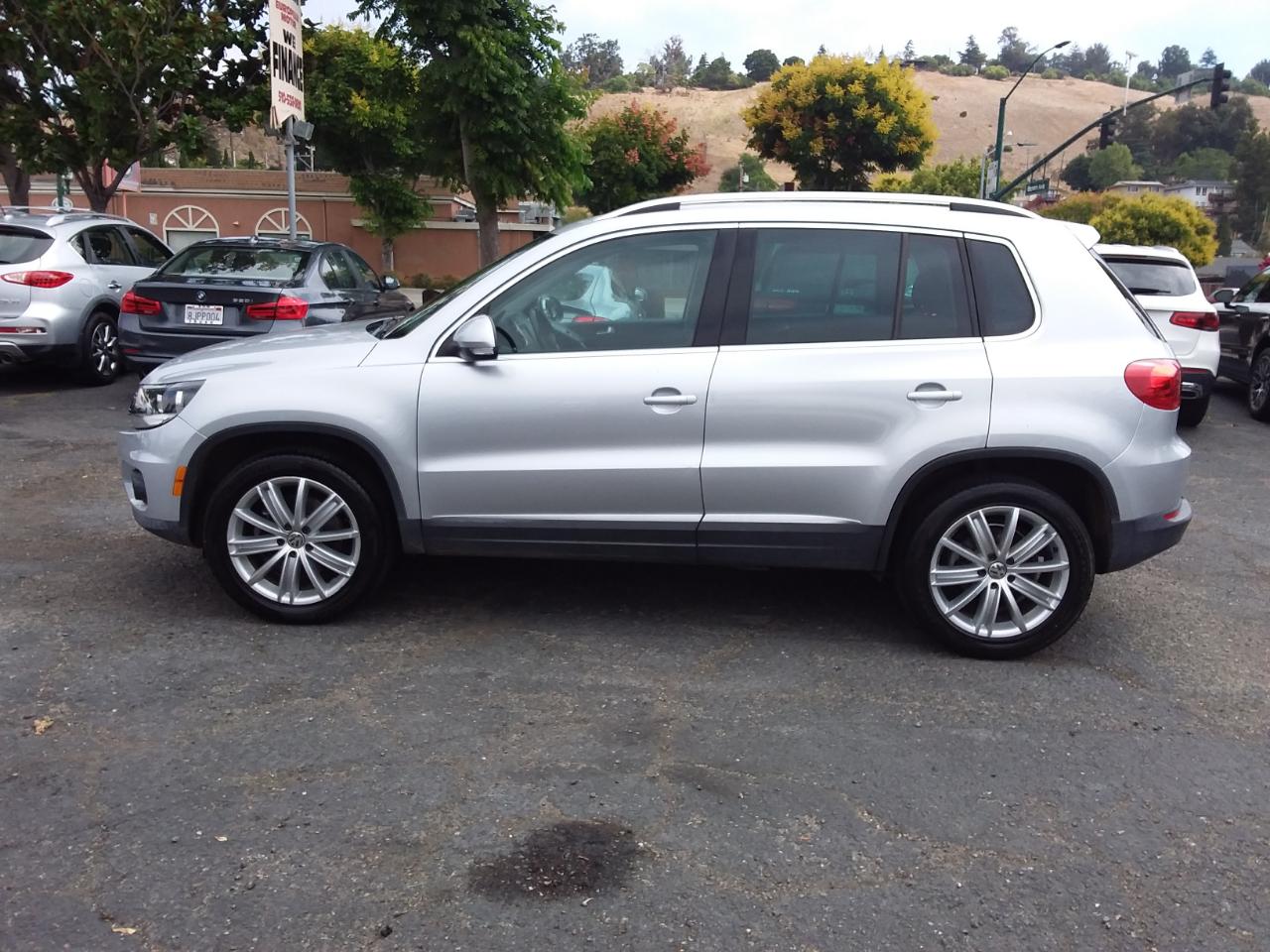 Volkswagen Tiguan S 2012