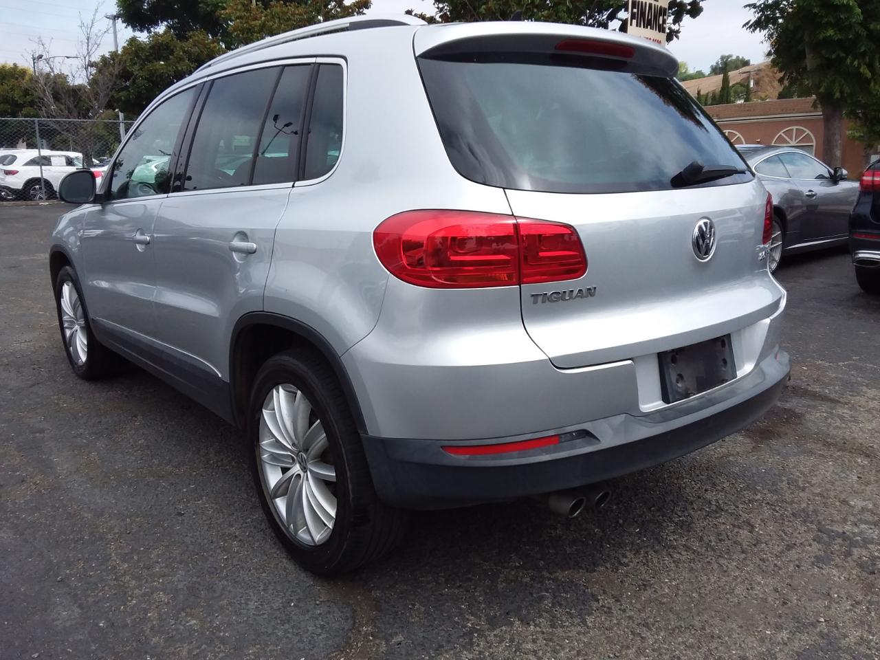 Volkswagen Tiguan S 2012
