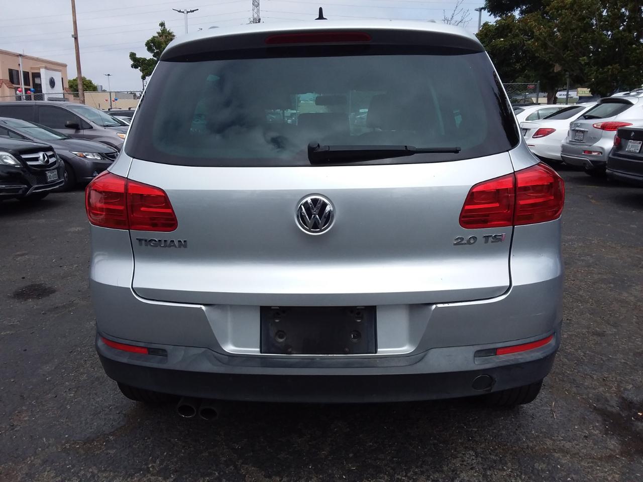 Volkswagen Tiguan S 2012